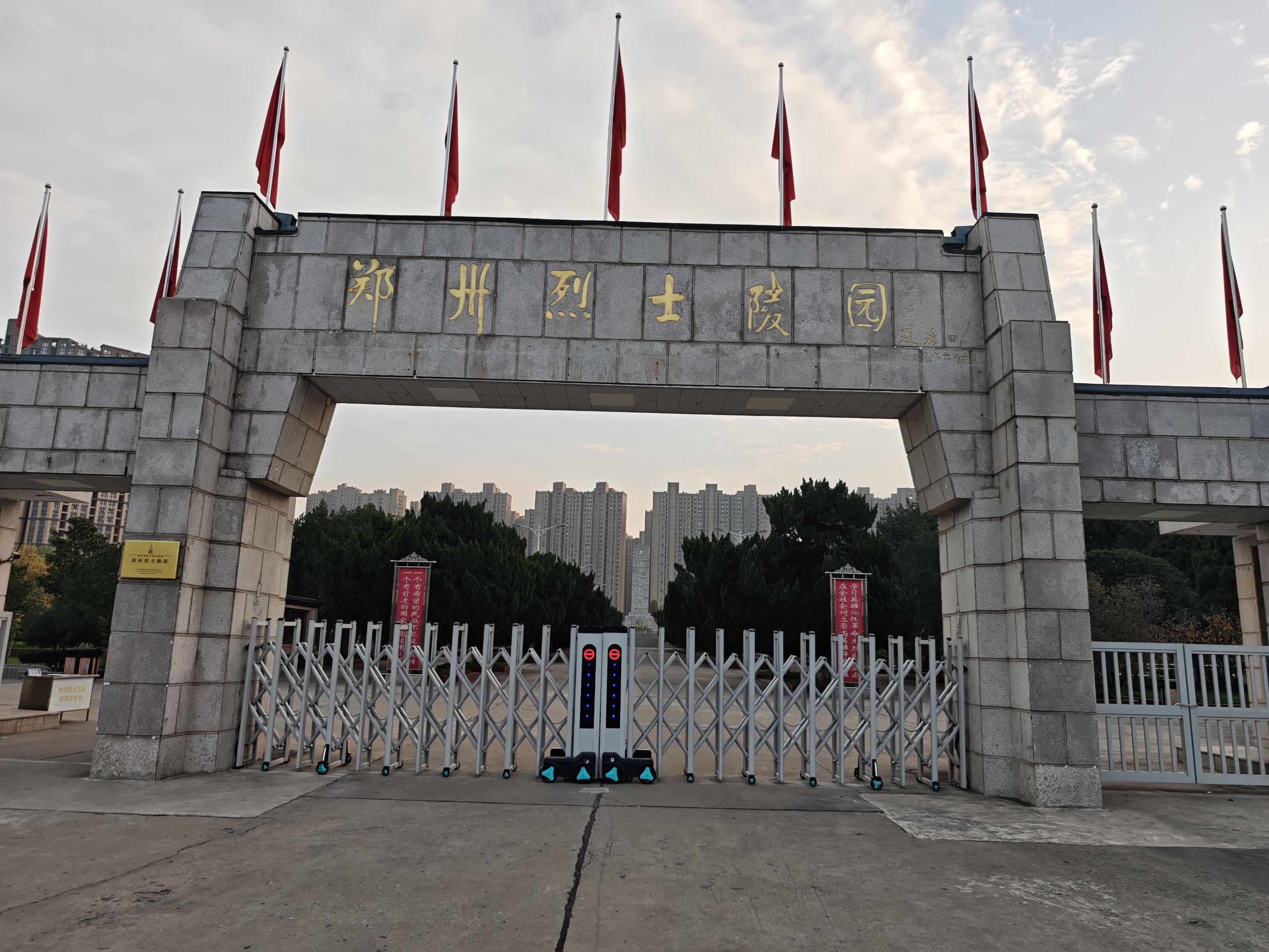 2025.11.24我司在河南信阳某部队成功交付国产三维电子沙盘，并瞻仰郑州烈士陵园。